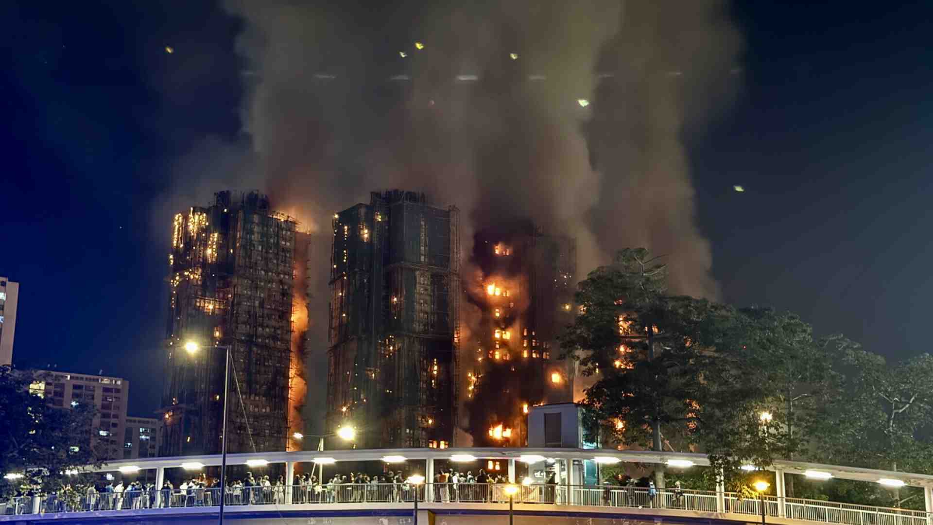 Immagine di Hong Kong brucia, Taiwan si prepara