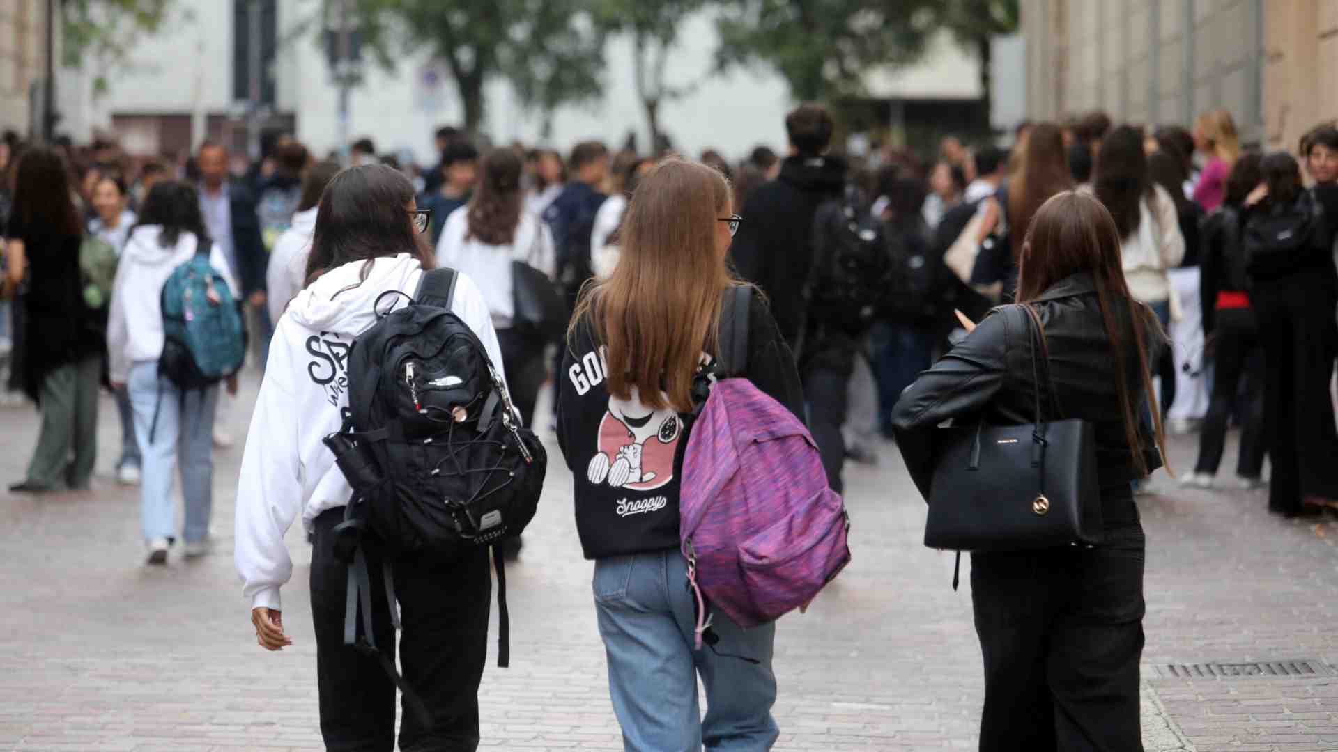 Immagine di Adolescenti interrotti. Intercettare il disagio con una domanda: come stai?