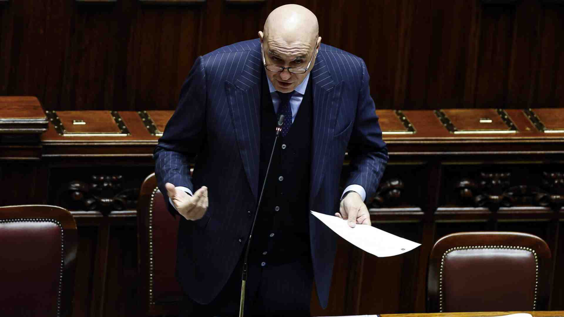 Immagine di Meno propaganda politica, più colonnelli. Evviva i militari in Parlamento