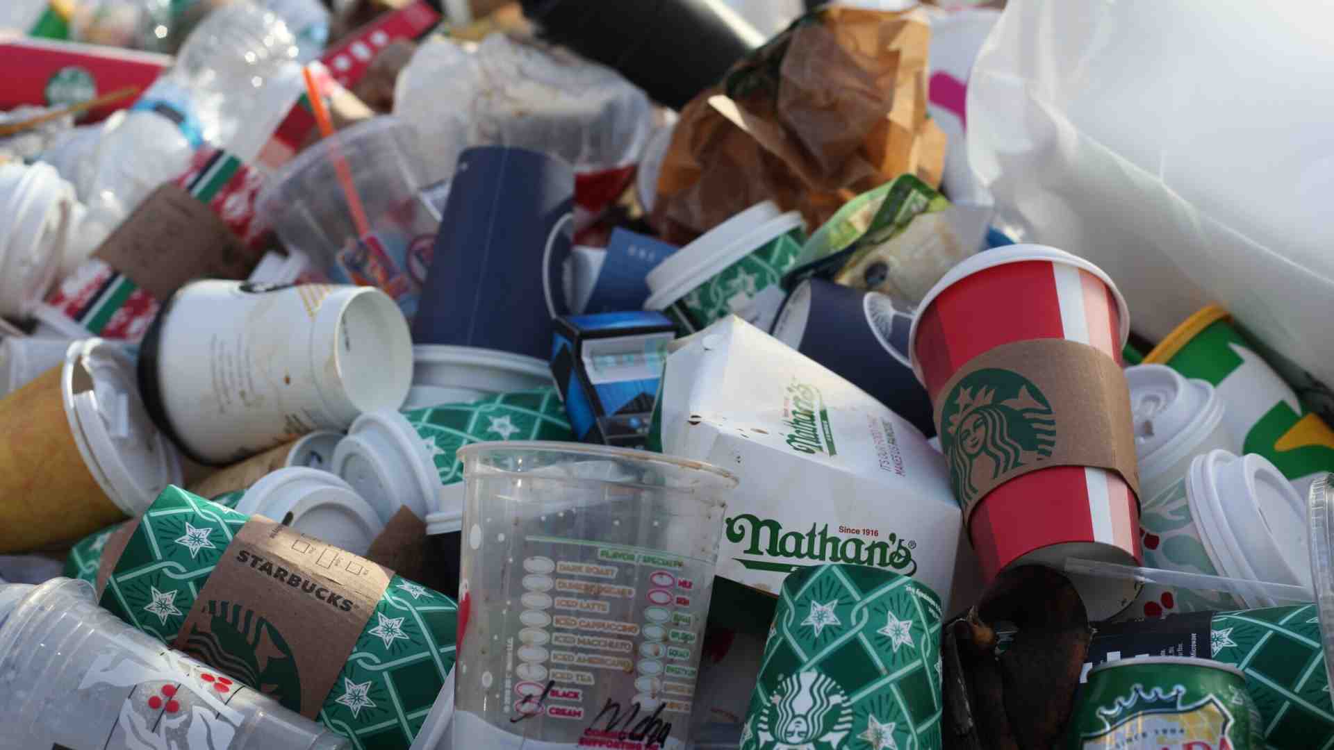 Immagine di L'eccesso di offerta a prezzi bassi della plastica fa inceppare il meccanismo delle raccolte