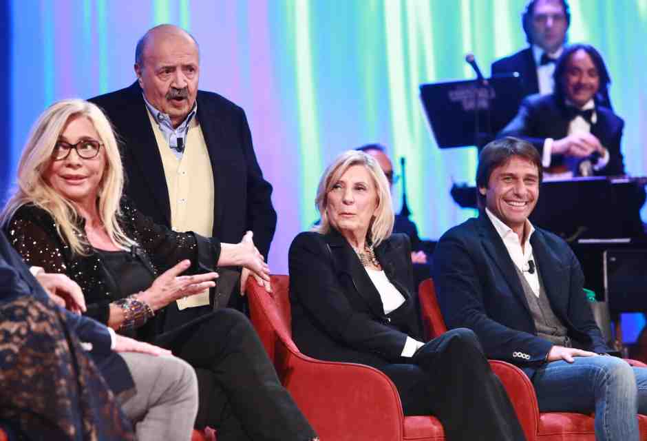 Fatma Ruffini tra Antonio Conte e Mara Venier al Maurizio Costanzo Show (foto LaPresse)