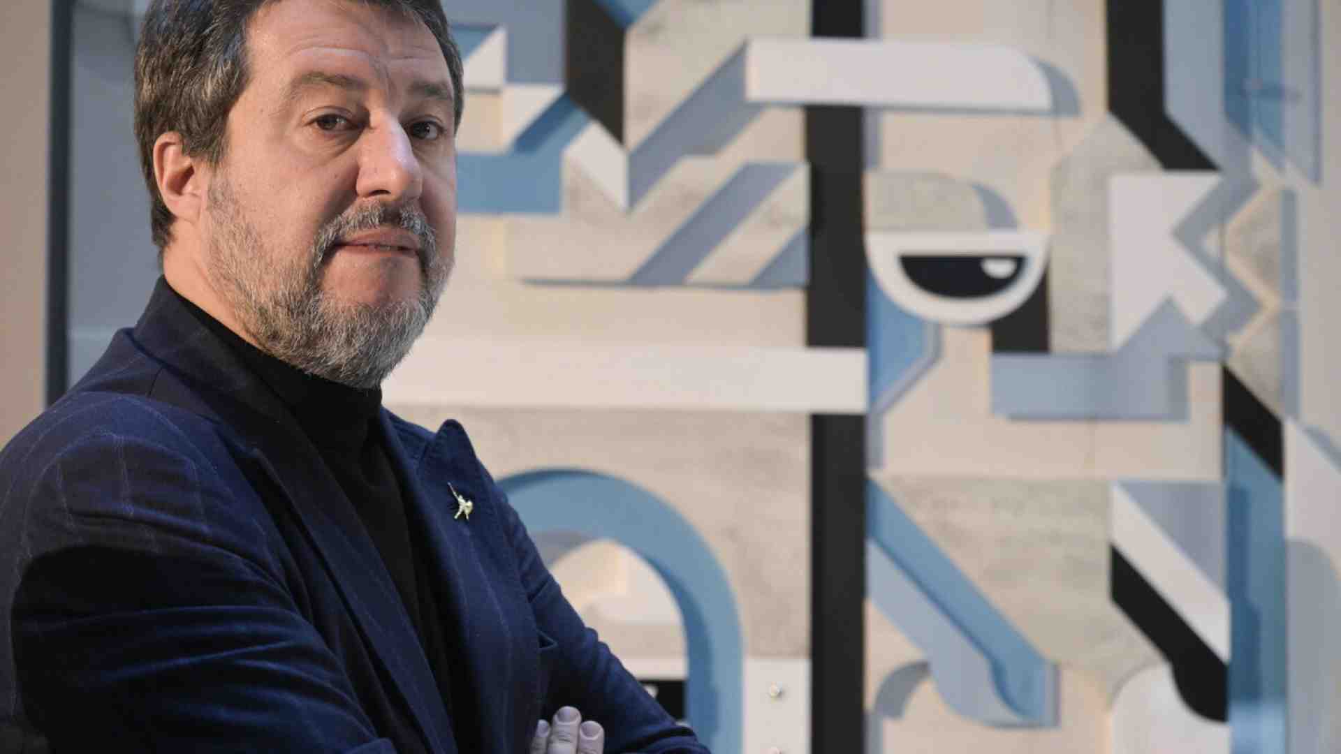 Immagine di Salvini: "Il Ponte si farà, lo vuole anche l'Ue". E si scontra con Boschi sul caro voli