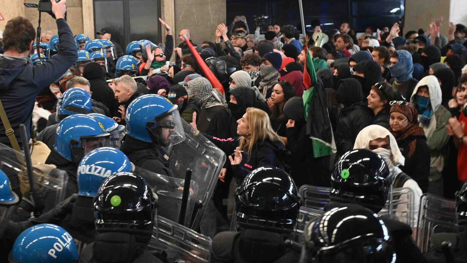 Immagine di L'indignazione civile non è poi così diversa dall'innamoramento