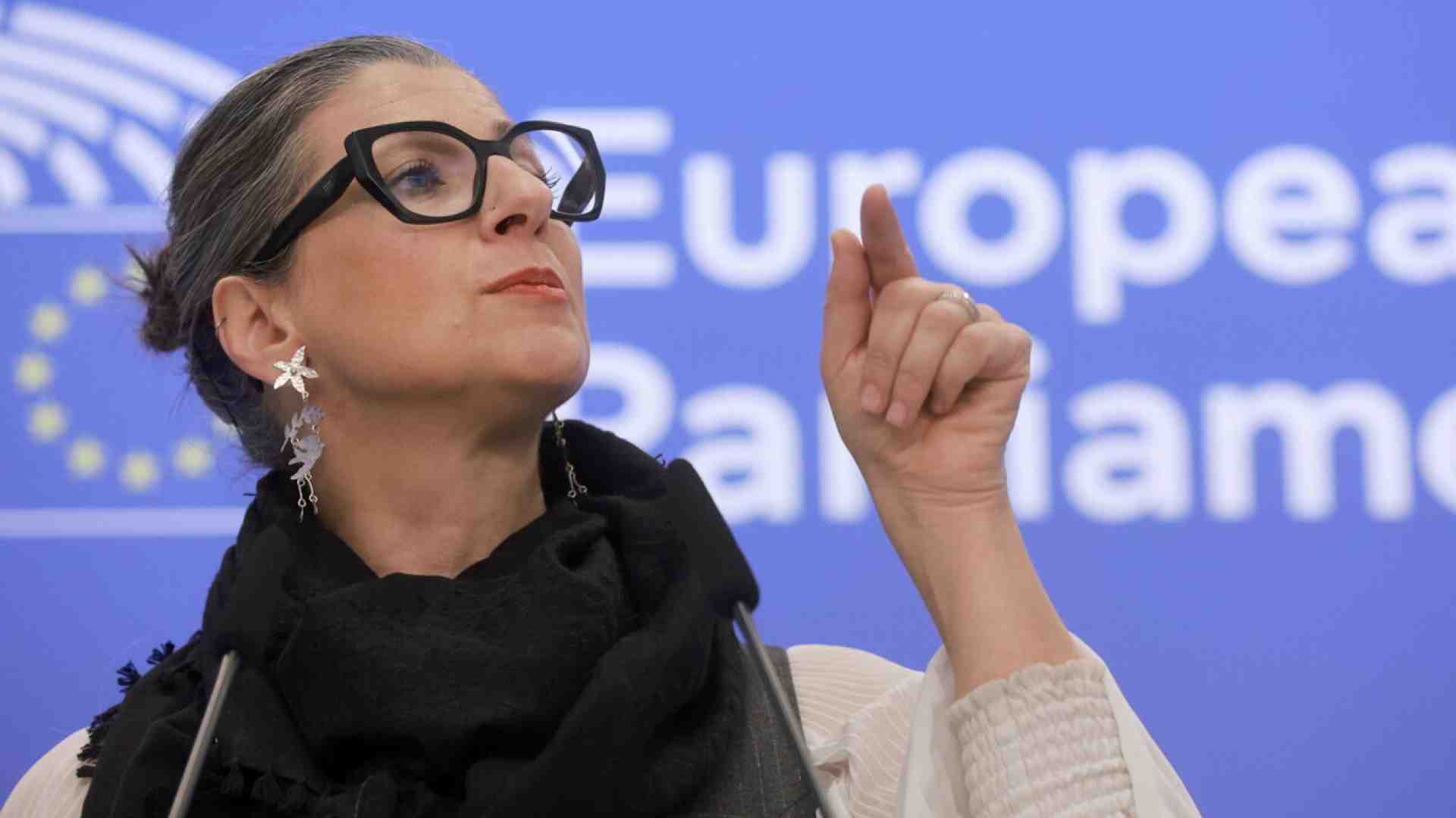 Immagine di Firenze rinvia il voto sulla cittadinanza ad Albanese: "Non ci sono i numeri"