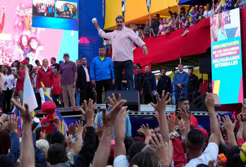 L'azione militare in Venezuela "inizierà molto presto", dice Trump. E avverte Colombia