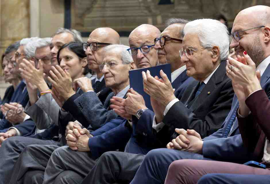 Mattarella omaggia Napolitano, ma FdI diserta e Schlein è in ritardo. Violante: "Il referendum lo vince Meloni"