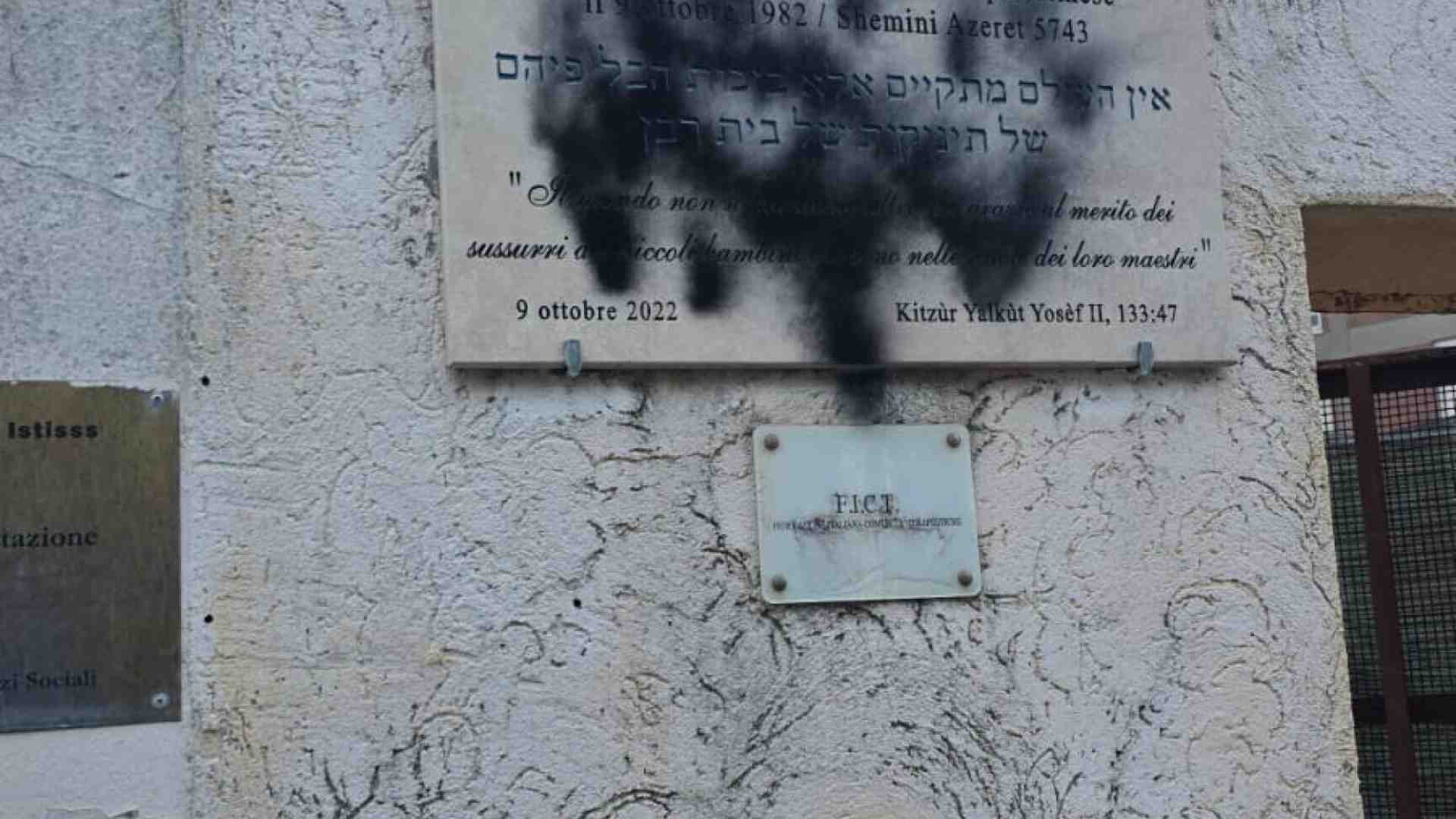 Immagine di "Non abbiamo paura". Viaggio nella comunità ebraica di Monteverde dopo l'attacco alla Sinagoga