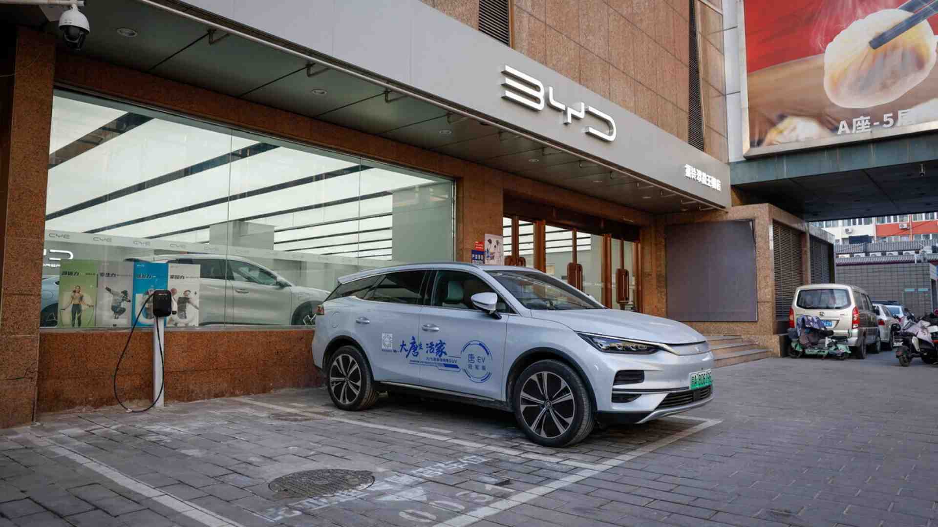 Immagine di Tassare le auto elettriche? Il caso inglese e il problema italiano