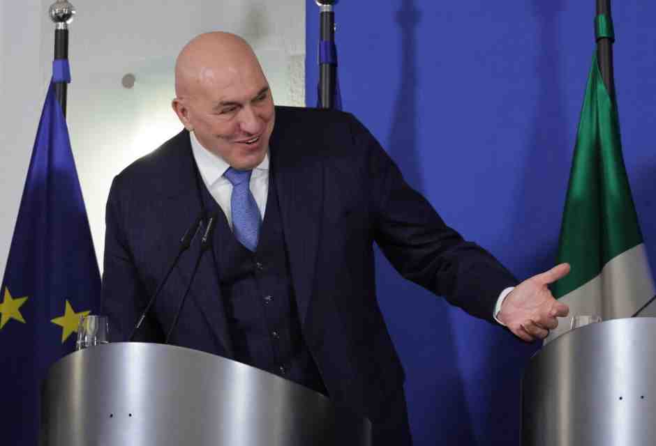 Crosetto: "Servono 4,4 miliardi per il 'dome' italiano. E più fondi per spazio e cybersicurezza"