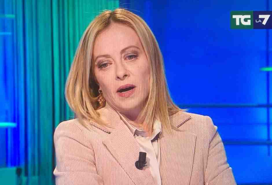 Meloni: "Non vedo incrinarsi i rapporti con gli Usa ma l'Europa deve sapersi difendere da sola"