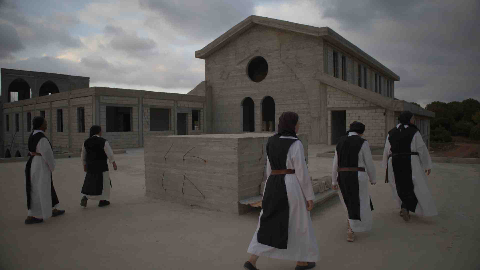 Immagine di Le suore che costruiscono una chiesa in Siria tra gli spari
