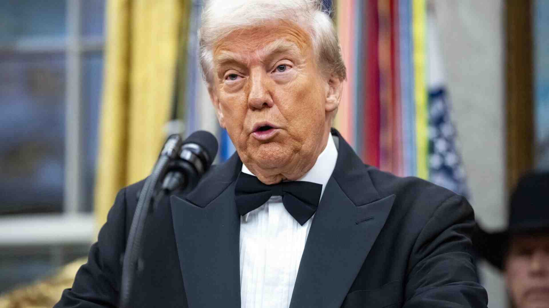 Immagine di Trump: "Deluso da Zelensky, non è pronto a firmare il piano di pace. La Russia sì"