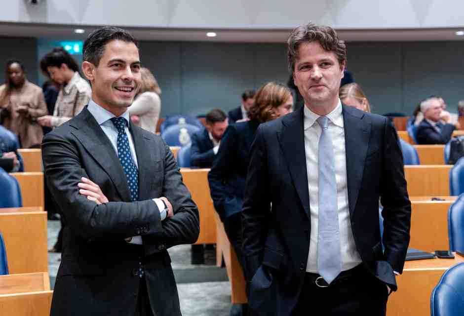 Stretta migratoria più edilizia pubblica: il piano dei centristi per governare l’Olanda