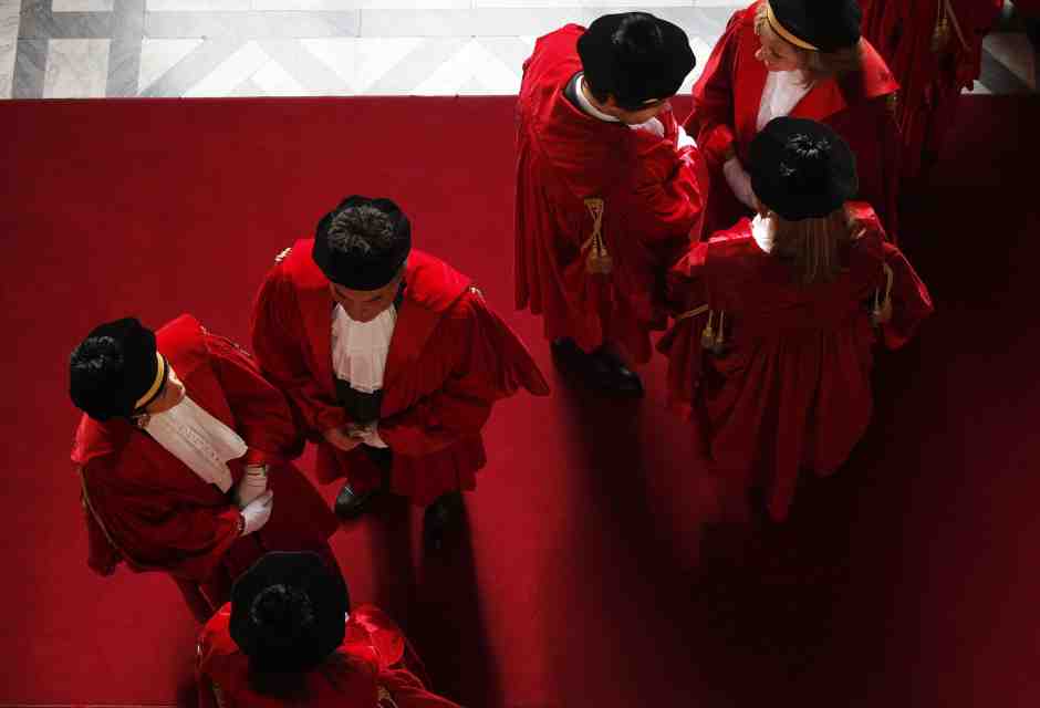 Magistrati prima di una cerimonia di inaugurazione dell’anno giudiziario in Cassazione (foto Ansa) 