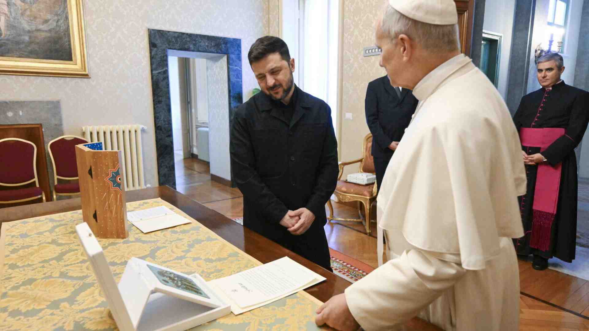 Immagine di Zelensky incontra il Papa. "Ho invitato Leone a Kyiv. Sarebbe un forte segnale”