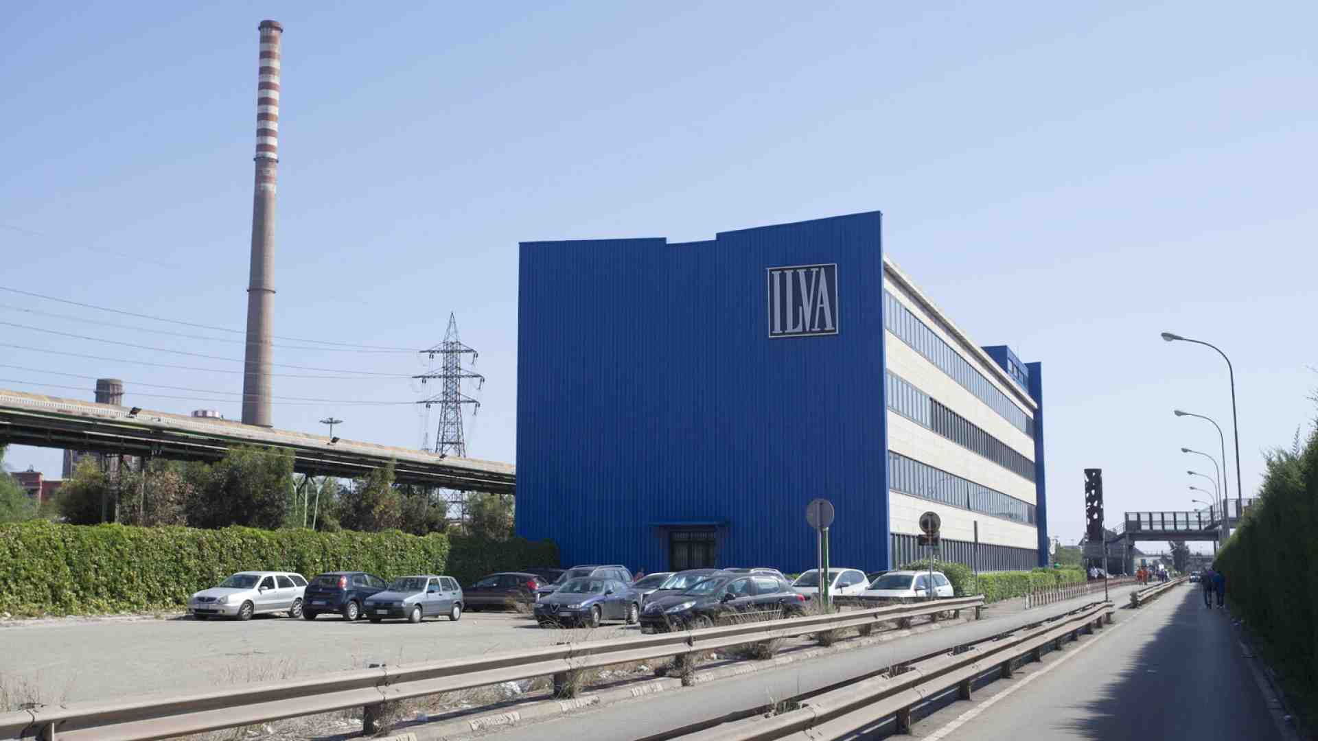 Immagine di Ilva va a fondo. Ma Urso ripete: “L’abbiamo salvata”