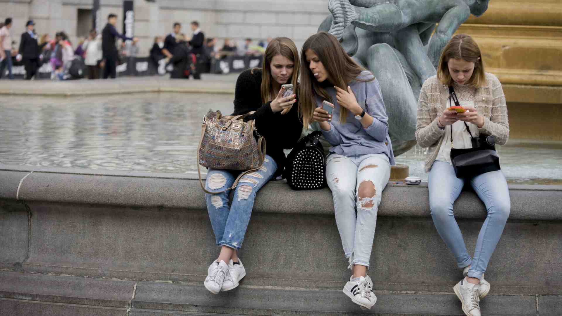 Immagine di Che senso ha vietare i social ai ragazzi? Parliamone