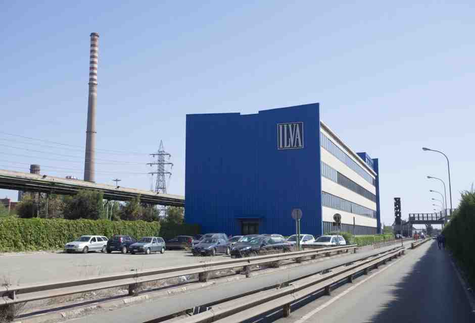 Ilva va a fondo. Ma Urso ripete: “L’abbiamo salvata”