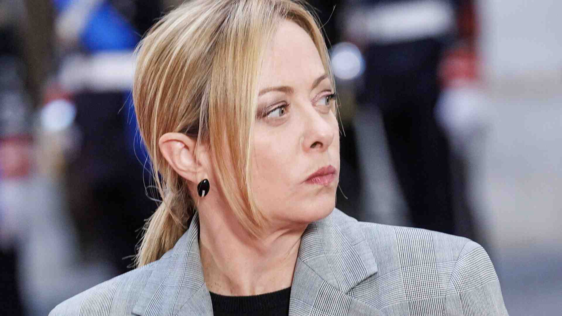 Immagine di La Repubblica e Meloni, la premier "loda" Kryakou l'editore pronto a rilevare il quotidiano. I piani e gli incontri