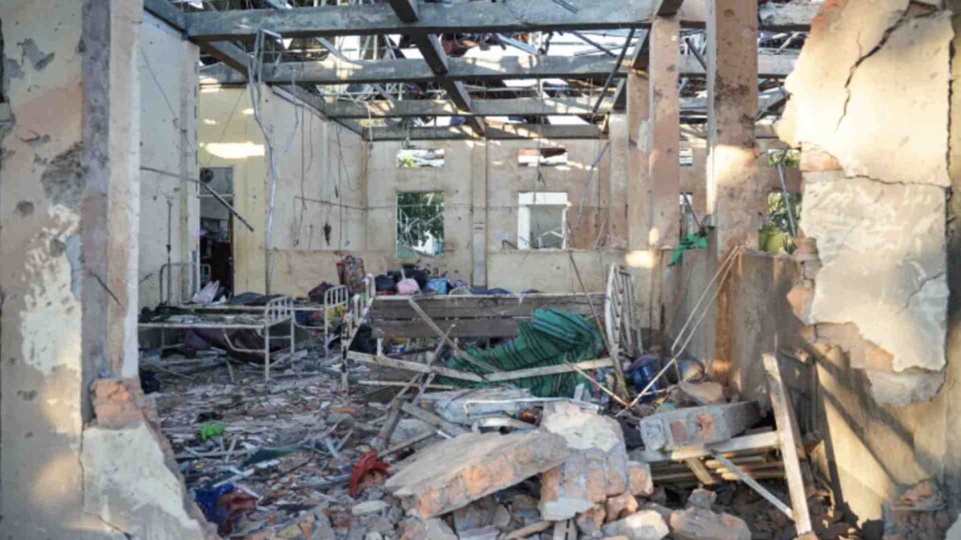 Immagine di La giunta militare birmana bombarda un ospedale nella giornata per i diritti umani