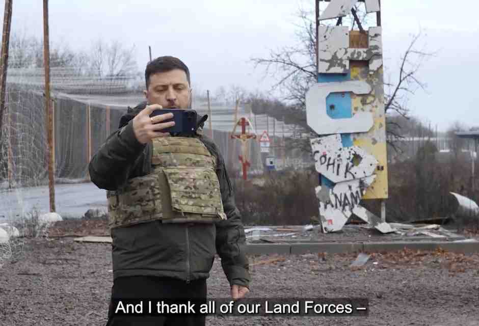 Zelensky ci mette la faccia per smontare la propaganda russa sul campo