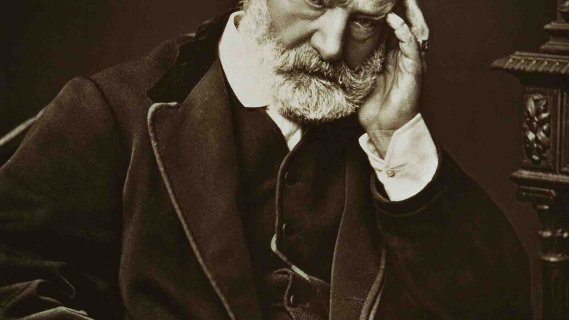 Immagine di Leggere Victor Hugo per capire che il fine della politica non è la felicità