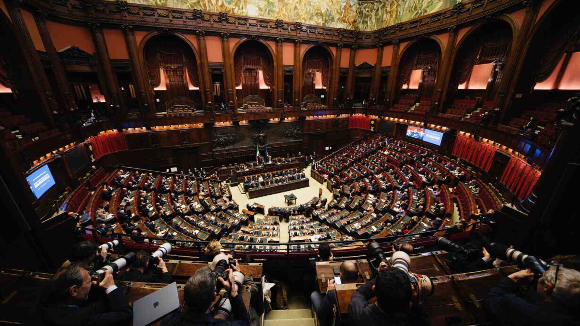 Immagine di Fratelli di mancia: mezzo milione ai senatori di maggioranza