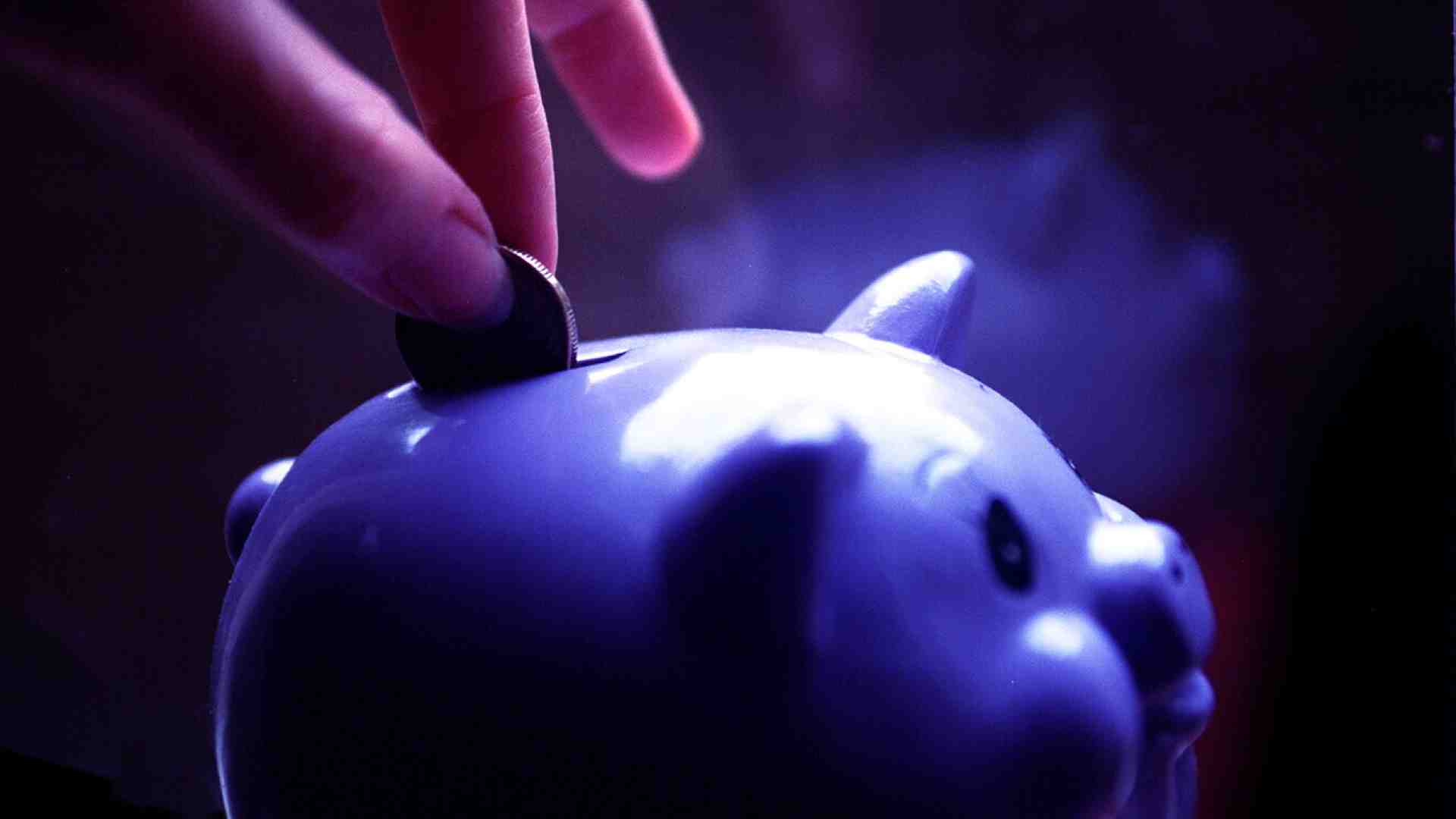 Immagine di Il paese del risparmio: gli italiani consumano poco e investono meno