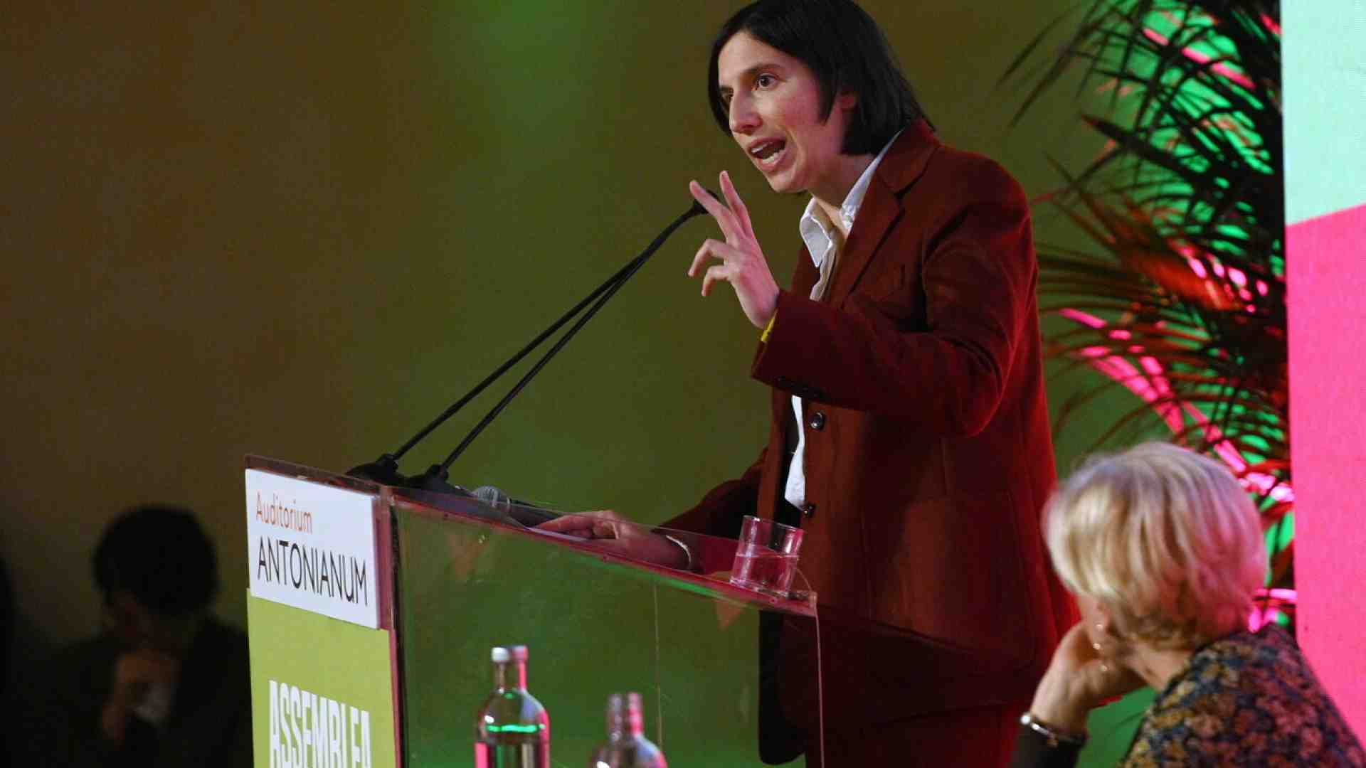 Immagine di Schlein presa tra le correnti medita ancora sul Congresso