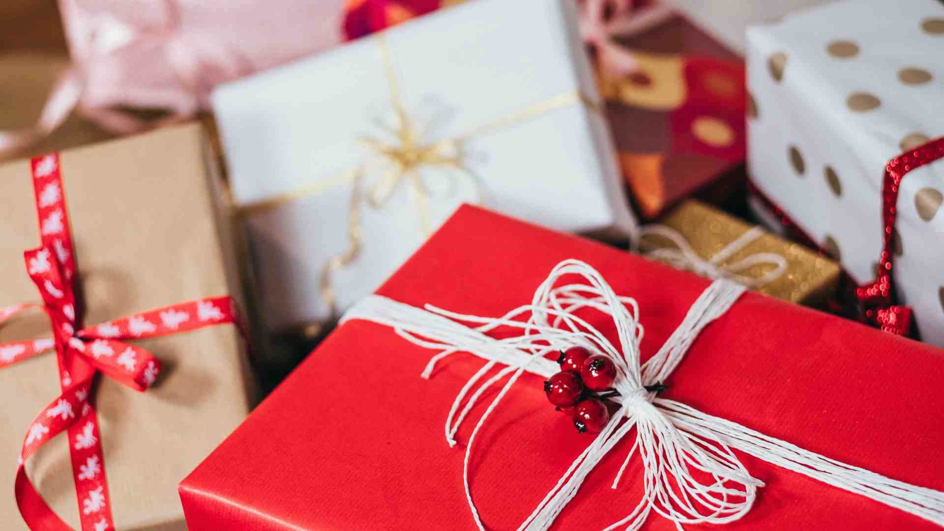Immagine di Consigli per regali al passo coi tempi: dai libri di Passaggio al Bosco alla cocaina