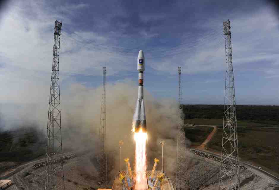 Un razzo Soyuz decolla dallo spazioporto europeo nella Guyana francese per la messa in orbita di satelliti Galileo (S. Corvaja / ESA via Getty Images)&nbsp;<br />