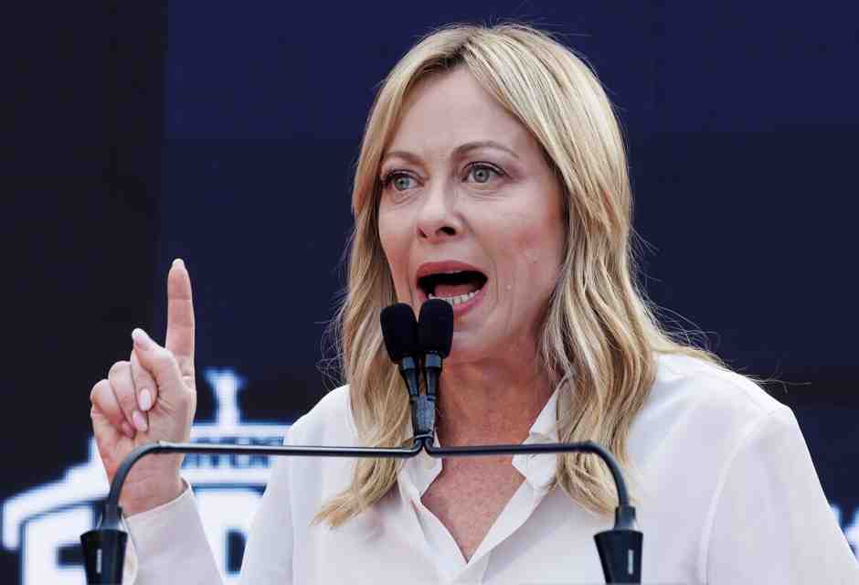 Meloni e il green deal: un "economicidio" pompato dai giornali di Elkann. La Ue rivede lo stop al diesel