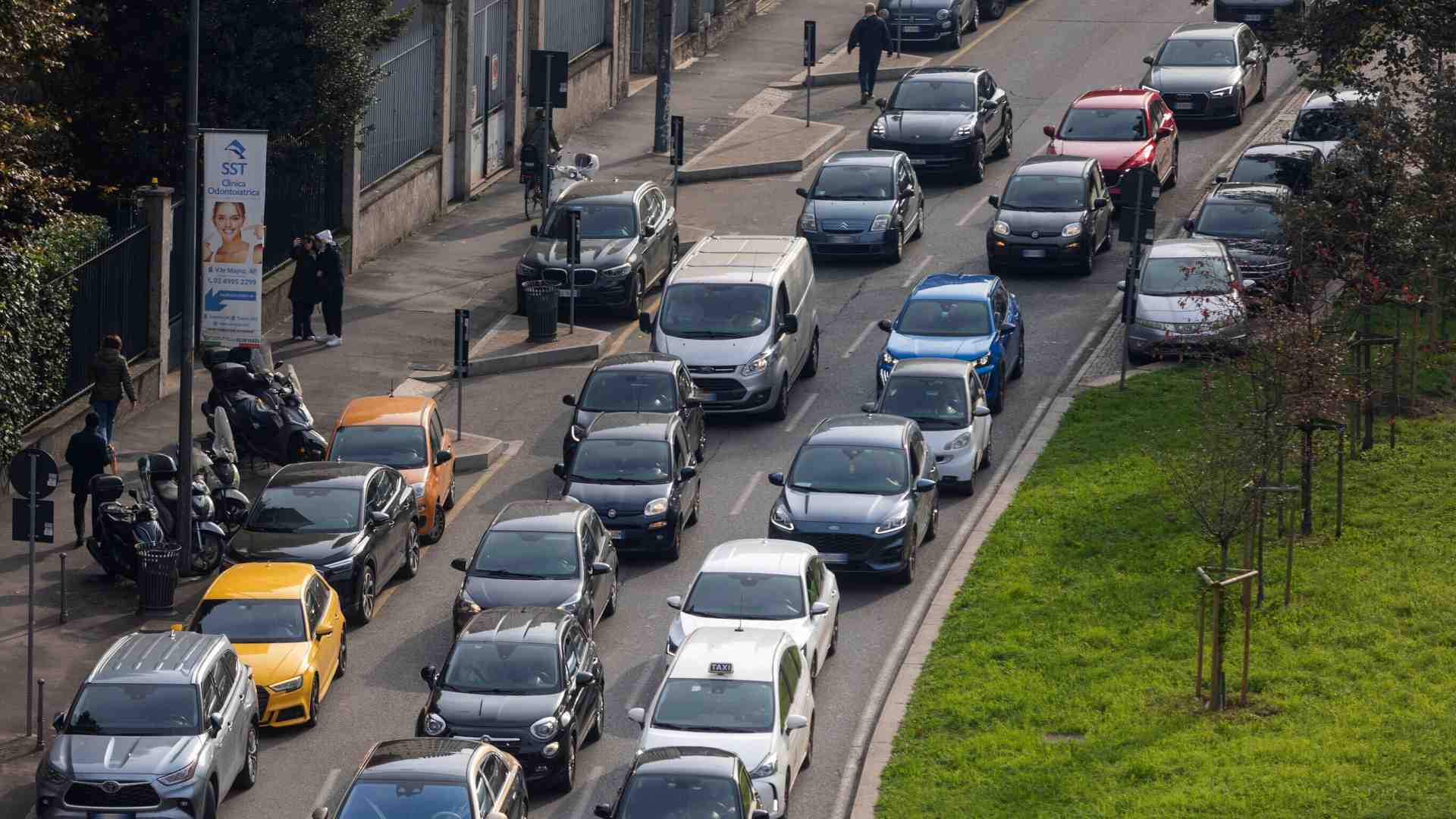 Immagine di Il 2035 a scoppio ritardato. Un contentino ai motori termici che cambia poco le cose