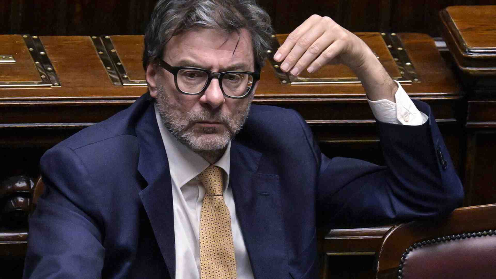 Immagine di La manovra cambia ancora: saltano norme su pensioni e Tfr. Ok per l'oro di Bankitalia