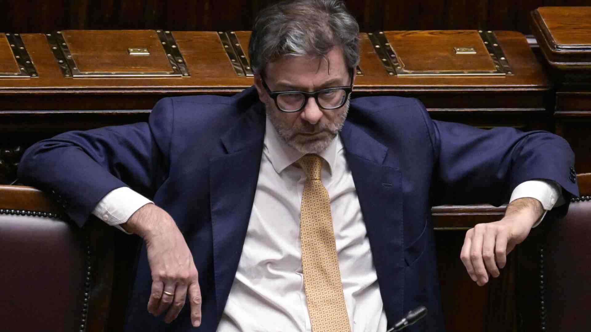 Immagine di Meloni e i sabotatori. Salvini fa perdere i soldi agli industriali, premier infuriata. Riunione a Chigi