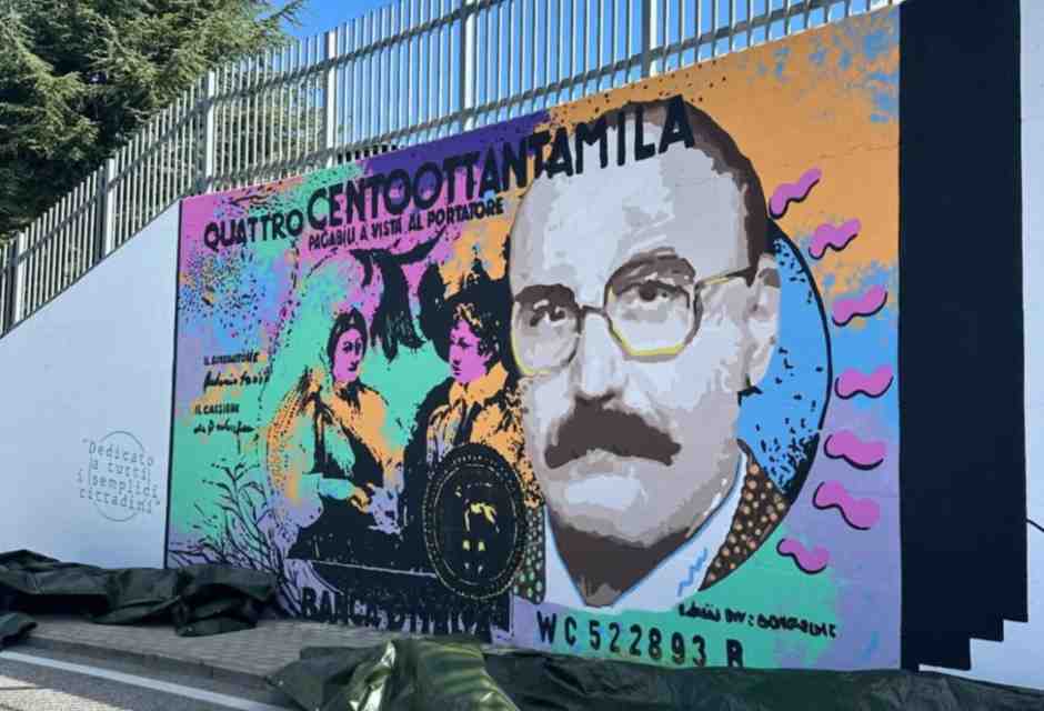 Il 16 settembre scorso il sindaco dell&rsquo;Aquila, Pierluigi Biondi, ha inaugurato un murale dedicato a Magnotta (foto Comune dell&rsquo;Aquila)&nbsp;<br />