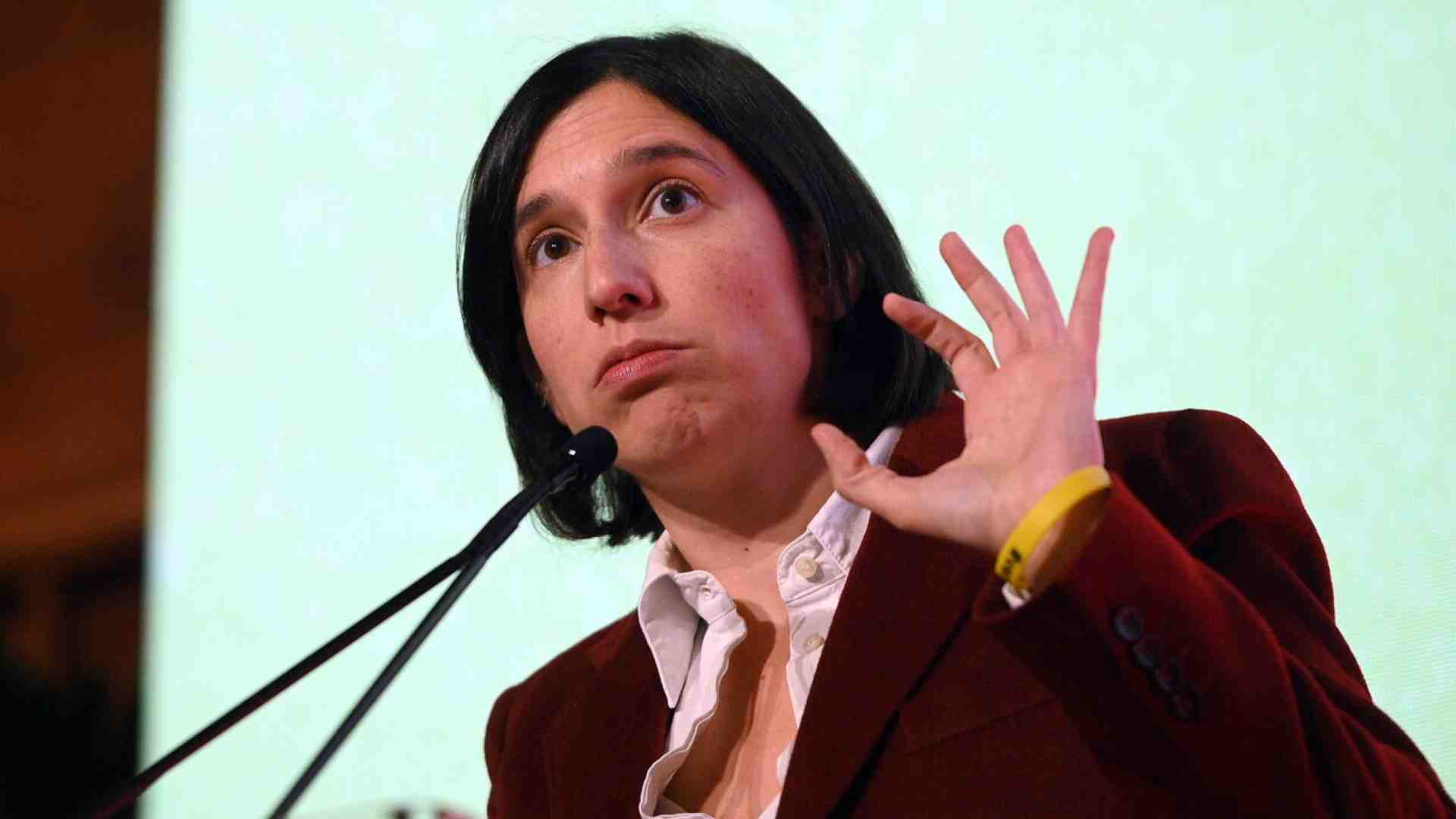 Immagine di Schlein manda messaggi contraddittori sul Congresso e teme la visibilità di Salis