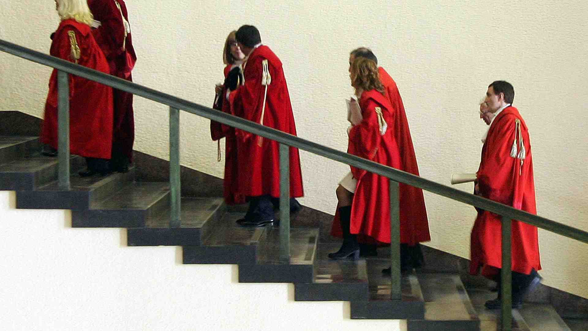 Immagine di Sull’attenti davanti alla sacralità della giustizia