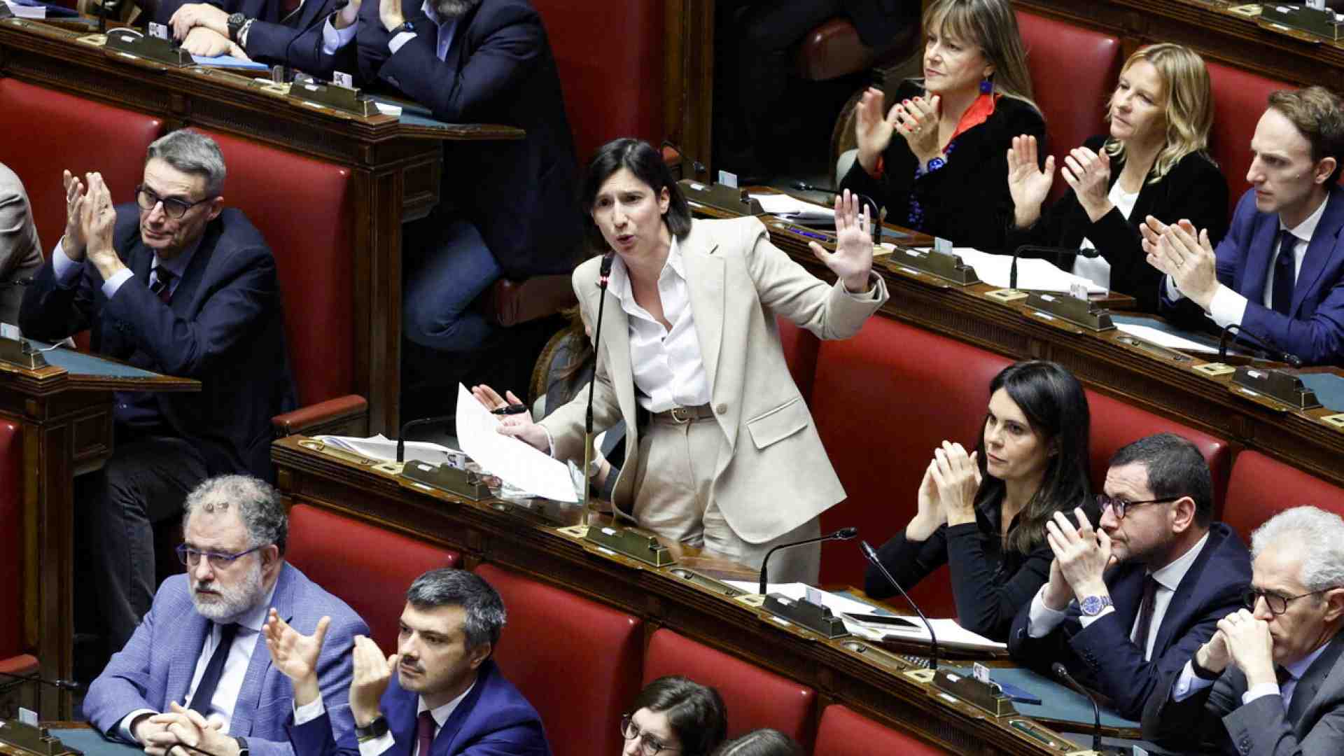 Immagine di Schlein alla Camera: "Manovra sbagliata e austera, non vi crede più nessuno"