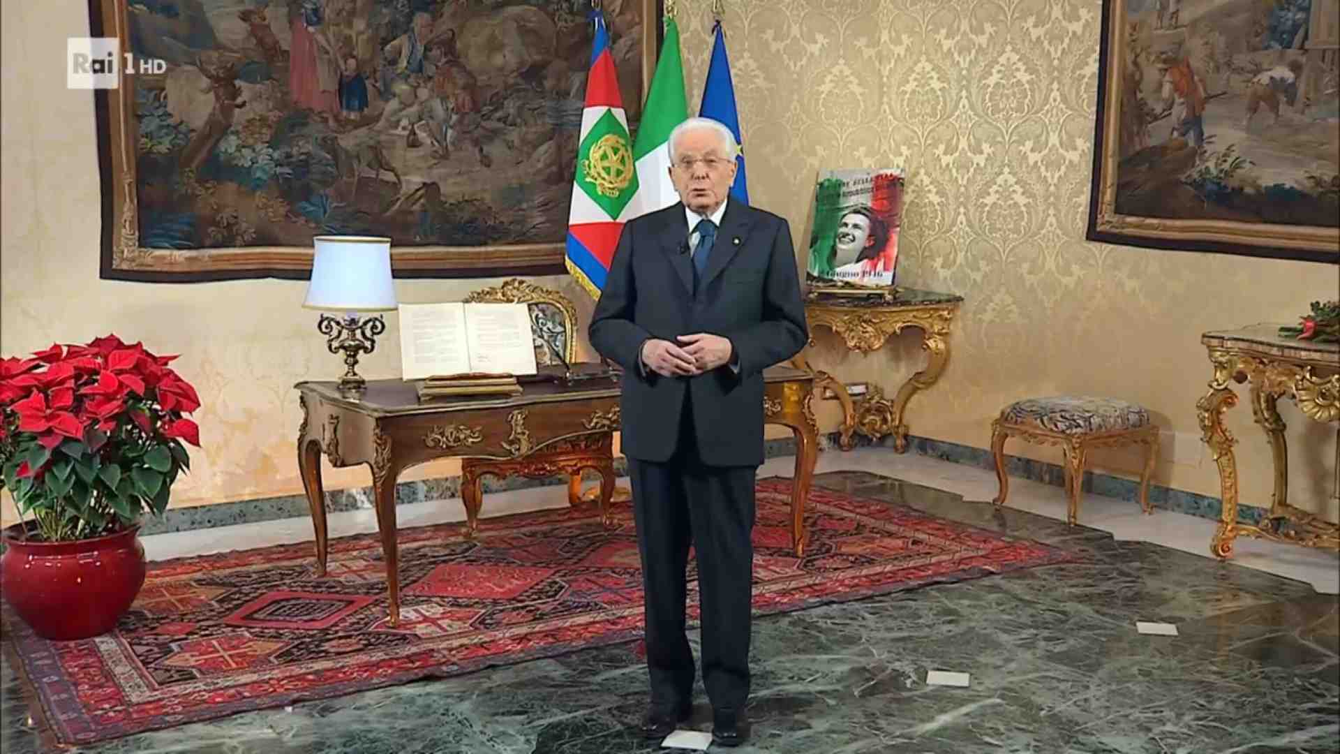 Immagine di Mattarella visto dai giornali che non escono