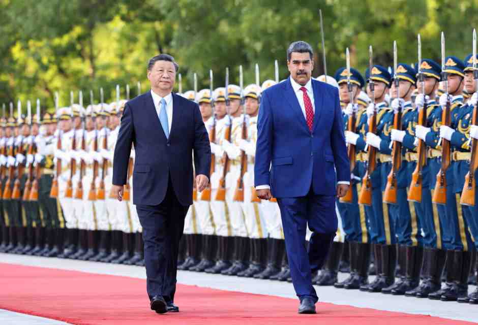 Xi e Maduro nel 2023 (foto Epa, via Ansa)