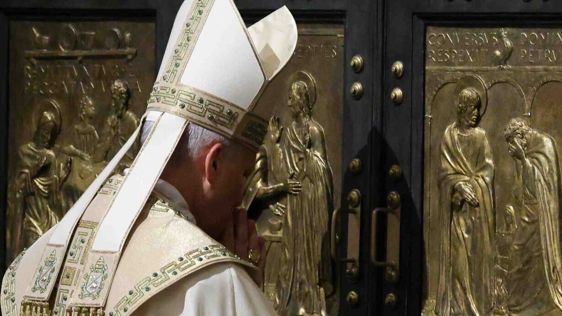 Immagine di Papa Leone XIV ha chiuso la Porta santa. Il Giubileo 2025 è terminato