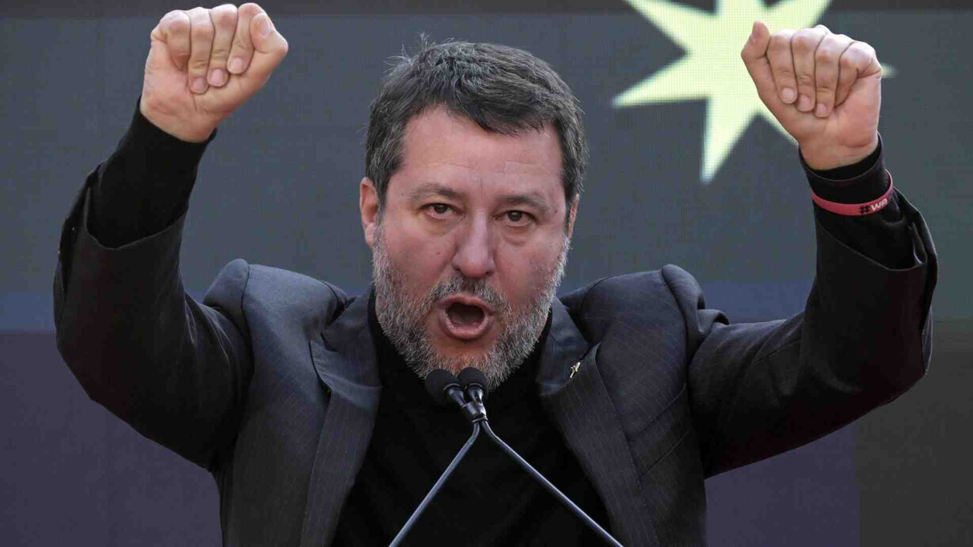 Immagine di I reflussi di Salvini. Punta al Viminale e vuole norme severe sulla sicurezza. Così chiude al manifesto di Zaia
