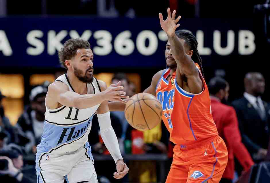 Trae Young con la canotta numero 11 degli Atlanta Hawks (foto Epa, via Ansa) <br />
