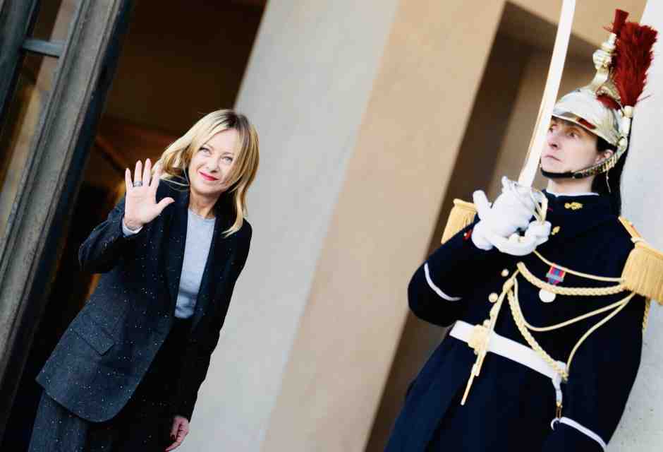 Meloni e il caos: i dubbi sull'ingresso dell'Ucraina nella Ue. Il pericolo infiltrazioni filorusse. Tajani in Groenlandia