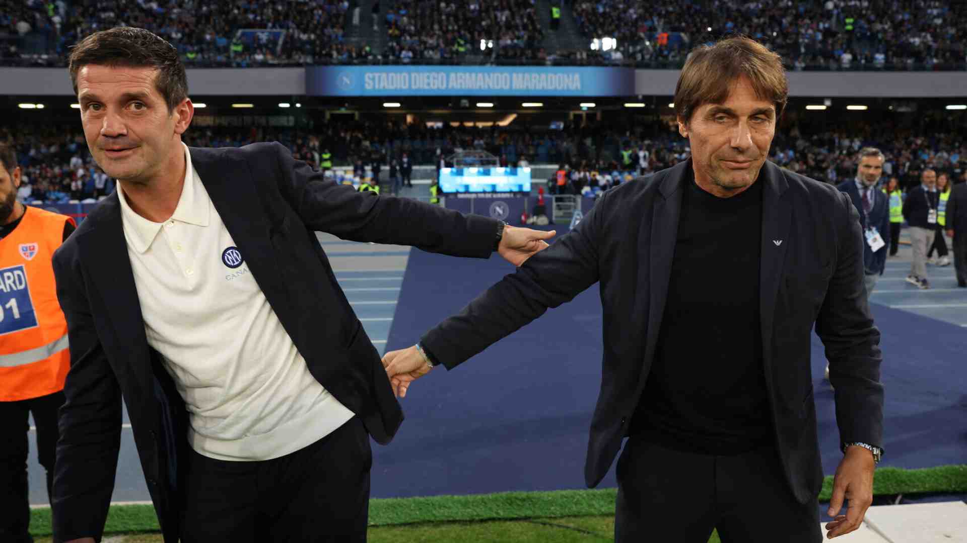Immagine di Chivu si specchia nel suo opposto per capirsi meglio