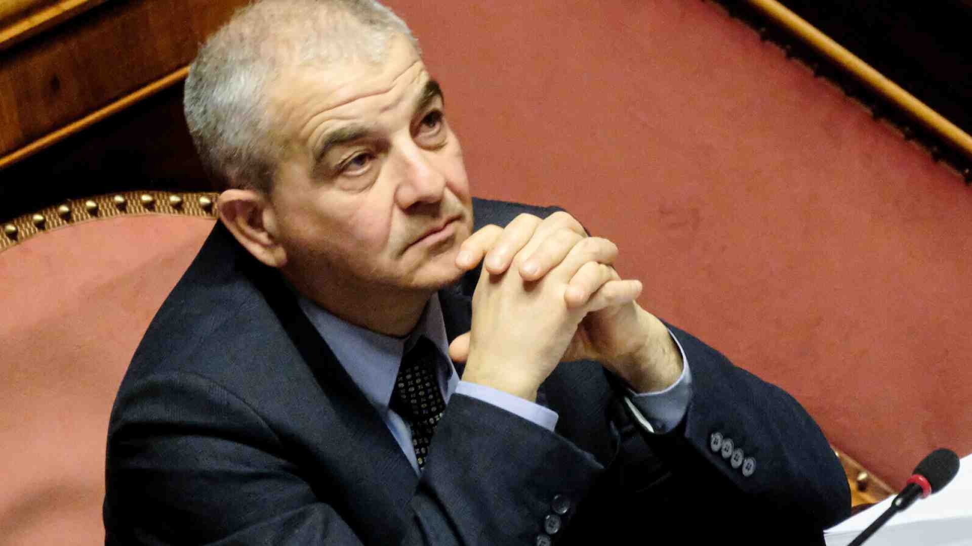 Immagine di Fazzolari: "Draghi è la figura adatta per fare l'inviato speciale Ue in Ucraina. Fosse per noi sì"