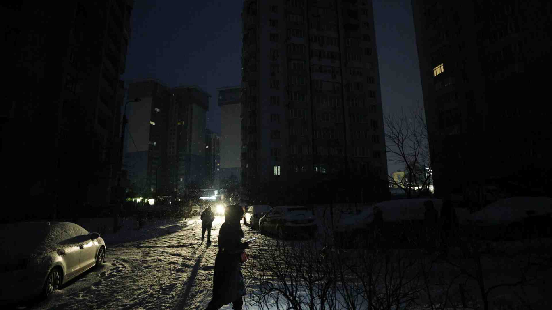 Immagine di Kyiv rimane senza luce, riscaldamento e acqua. La risposta russa alla trattativa per la pace