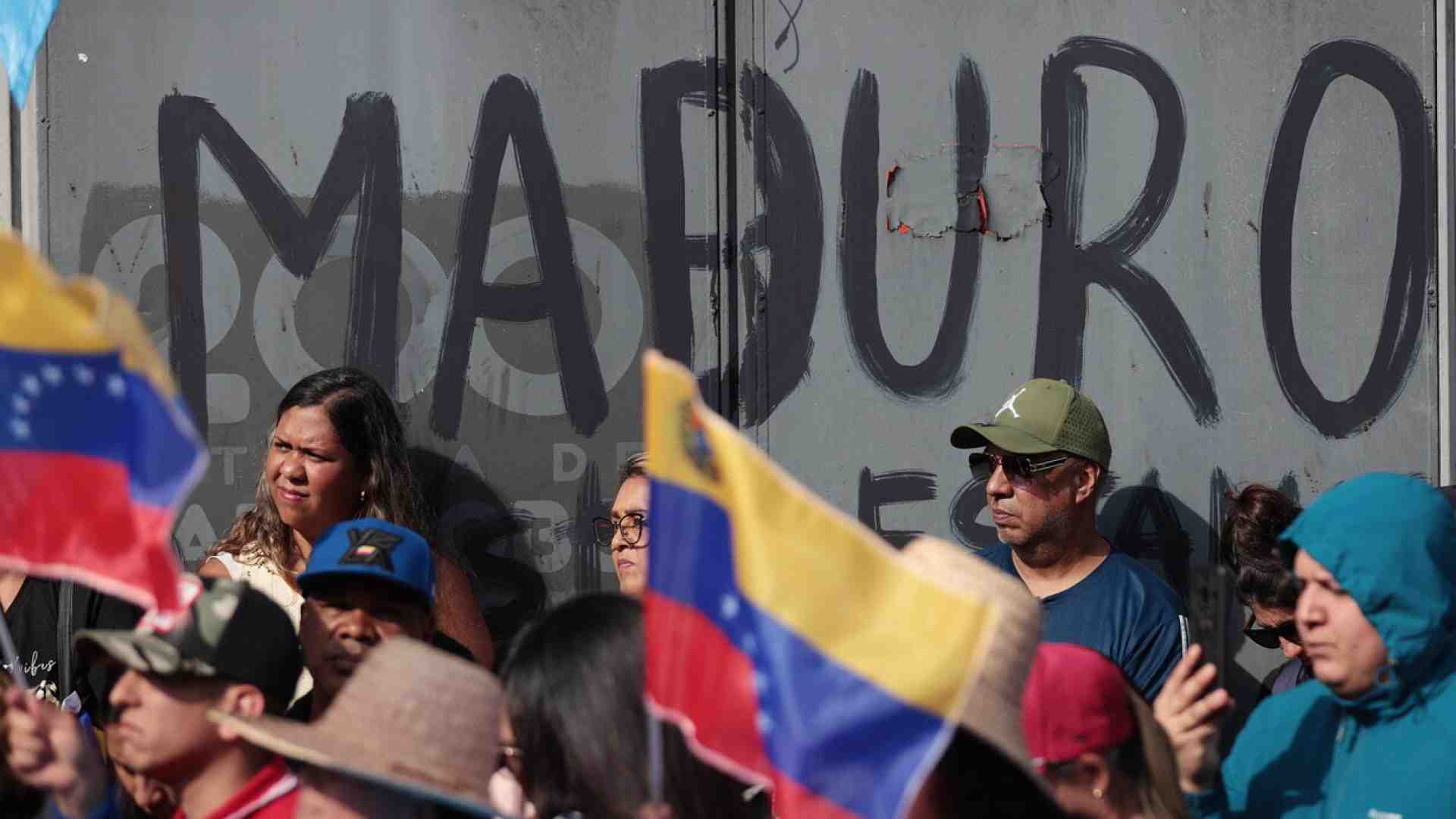 Immagine di Chi sono i creduloni occidentali diventati le groupie dei regimi