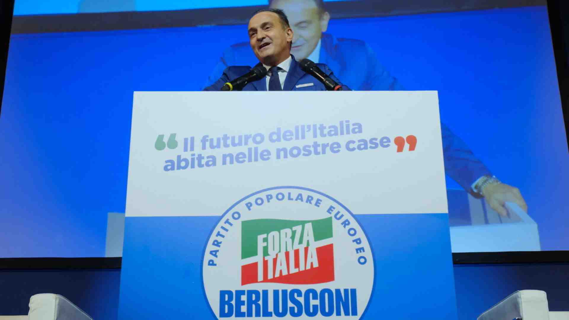Immagine di "Sogno un Berlusconi in campo". Meno tasse, diritti e sicurezza: Forza Italia secondo Alberto Cirio